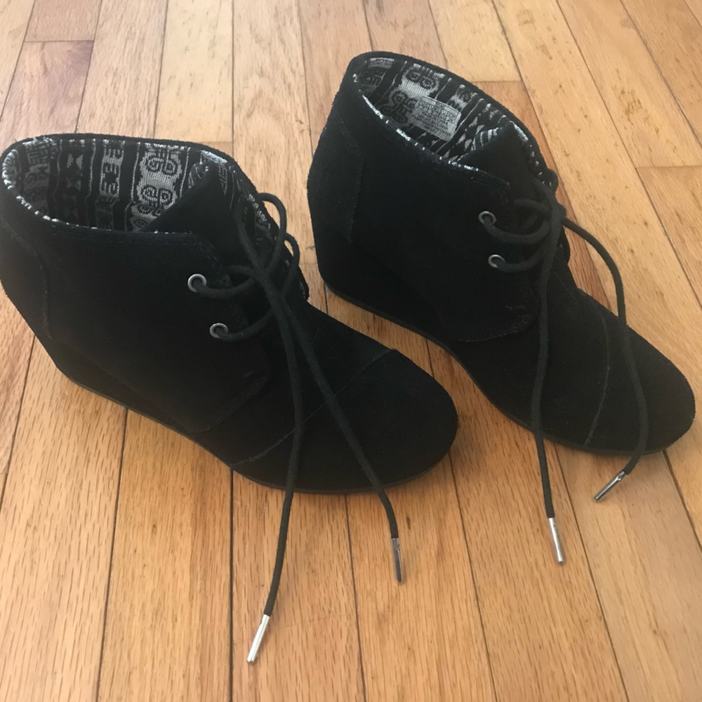 Tom’s Heeled Wedge Booties